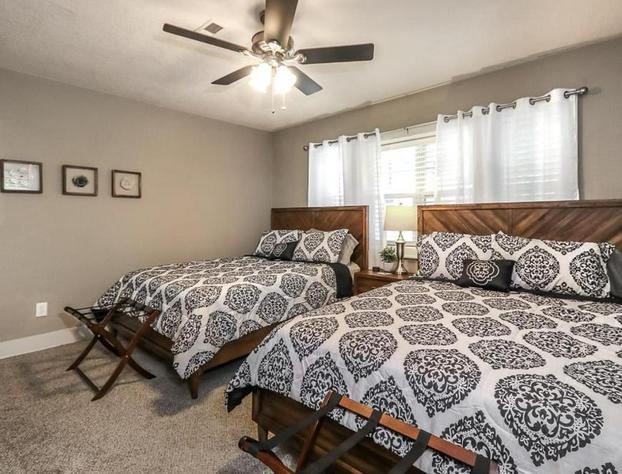 M7-01 Excellent Plaza 2 BR with 3 Queen Beds hotel detail image 1