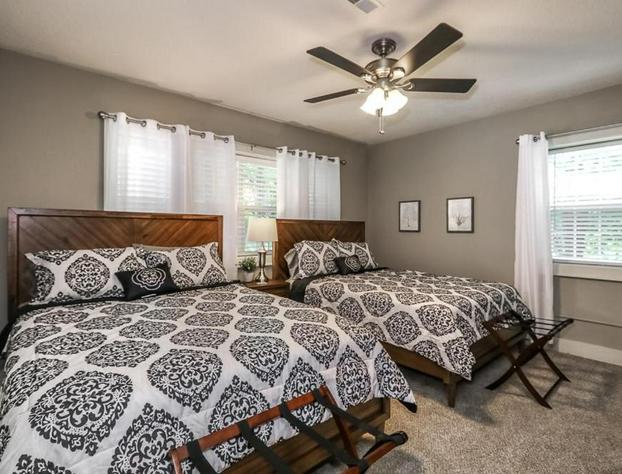 M7-01 Excellent Plaza 2 BR with 3 Queen Beds hotel detail image 2