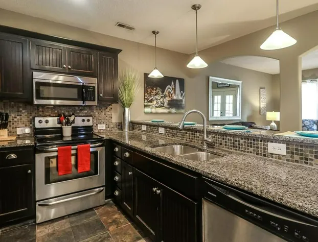 M7-01 Excellent Plaza 2 BR with 3 Queen Beds hotel detail image 4