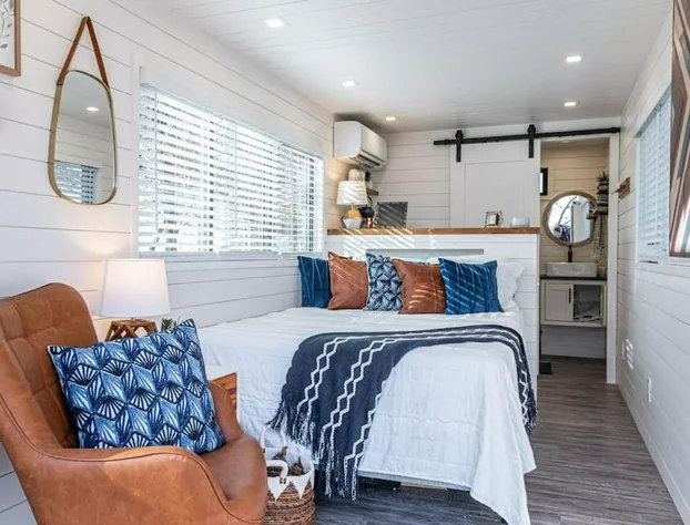 The Oak Harbor-Tiny Container Home near Magnolia hotel detail image 2