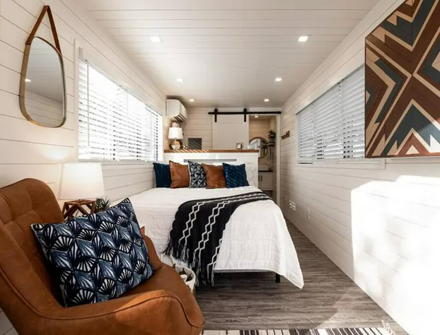 The Oak Harbor-Tiny Container Home near Magnolia hotel detail image 3