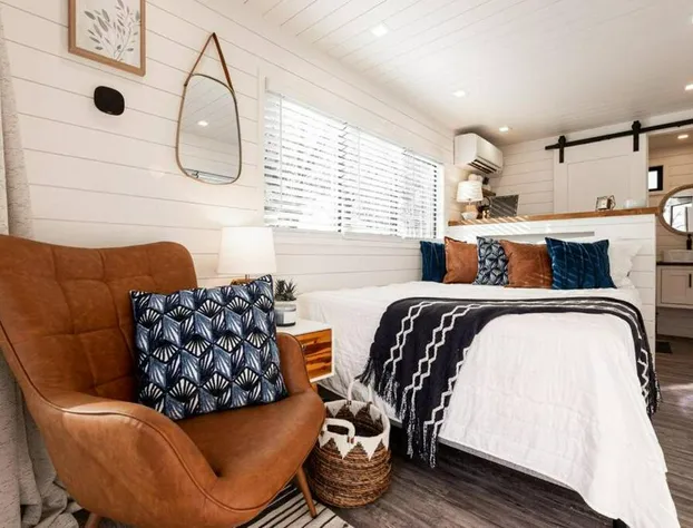 The Oak Harbor-Tiny Container Home near Magnolia hotel detail image 4