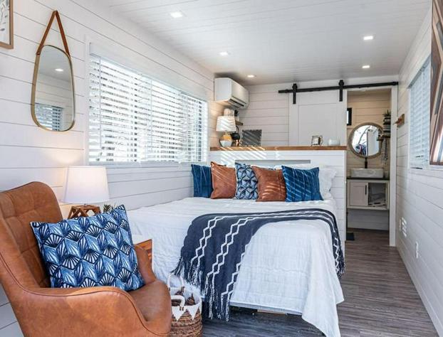 The Oak Harbor-Tiny Container Home near Magnolia hotel detail image 2