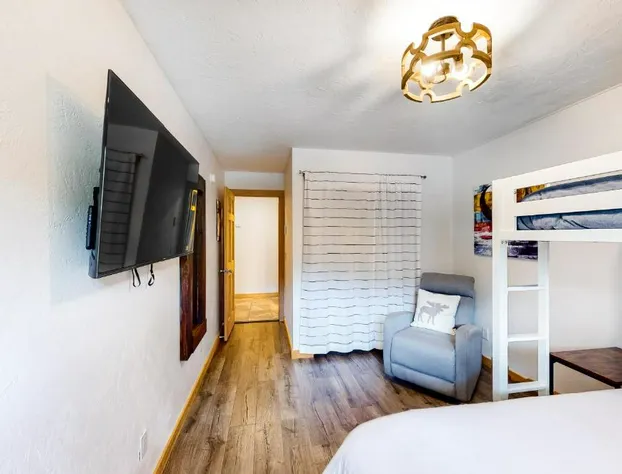 Town and Country hotel detail image 1