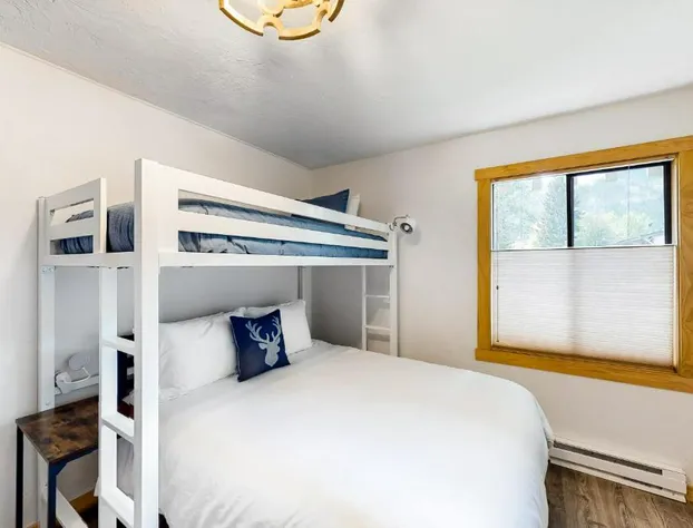 Town and Country hotel detail image 2