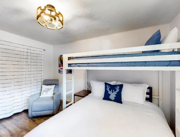 Town and Country hotel detail image 3