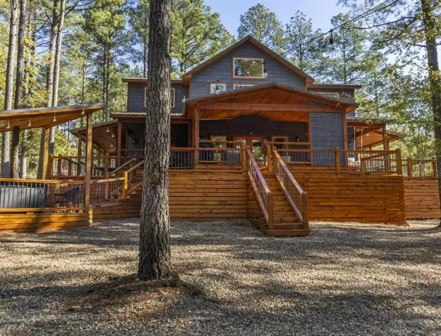 Brand New Hidden Haven Lodge 4 Bdrm5 and half Bth Huge outdoor area Hot tub hotel detail image 1