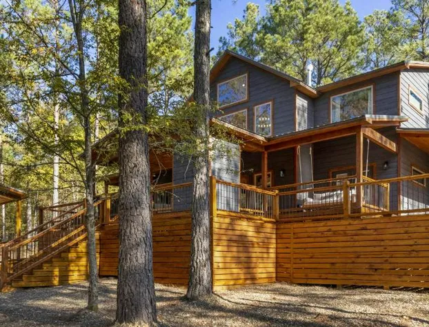 Brand New Hidden Haven Lodge 4 Bdrm5 and half Bth Huge outdoor area Hot tub hotel detail image 2