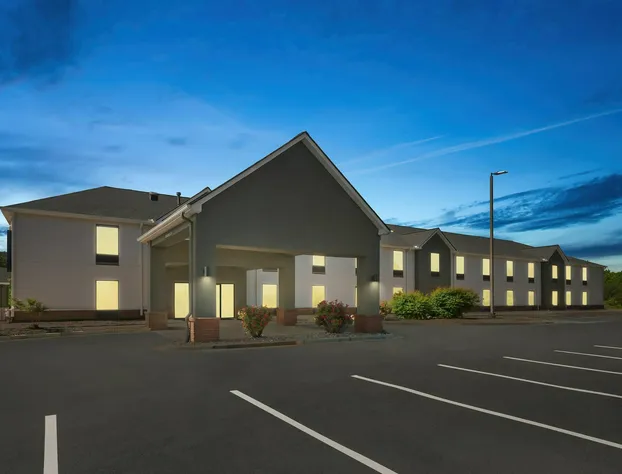 Quality Inn Tallapoosa hotel detail image 4