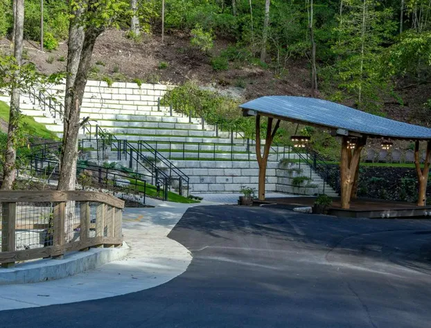 Pilot Cove Forest Lodging hotel detail image 3