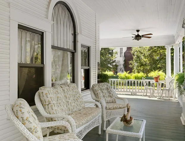 Ross Mansion Bed & Breakfast and Events hotel detail image 2