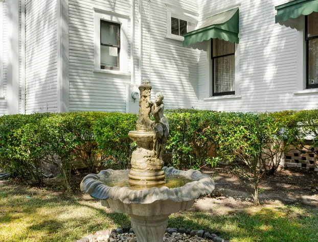 Ross Mansion Bed & Breakfast and Events hotel detail image 3