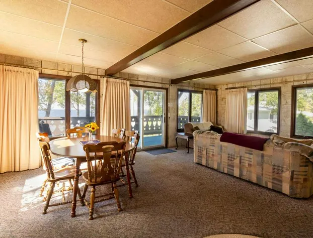 Cedar Oaks Lakeside Resort hotel detail image 3