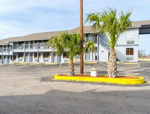 Regency Inn Three Rivers I-37 hotel detail image 1