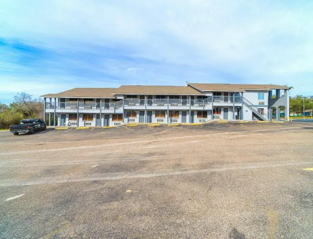 Regency Inn Three Rivers I-37 hotel detail image 3