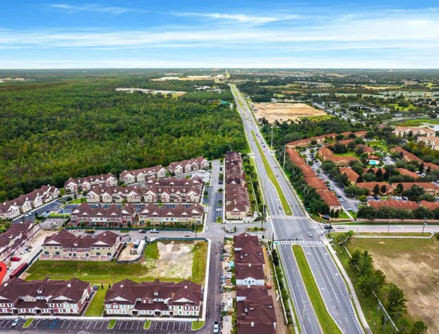 Beautiful 5 bed home Resort 5 minutes from Disney hotel detail image 2