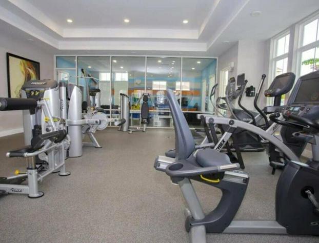 Beautiful 5 bed home Resort 5 minutes from Disney hotel detail image 2