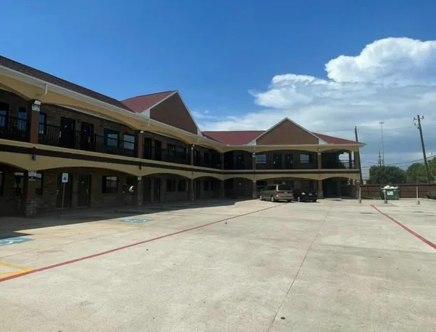 Regency Inn & Suites hotel detail image 1