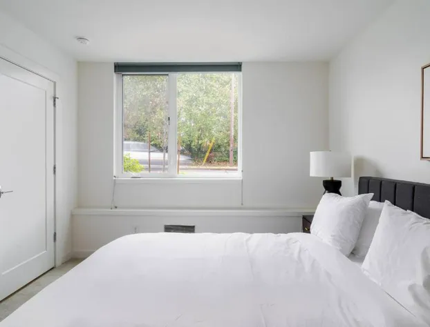 Modern 2BR Home in Northgate hotel detail image 3