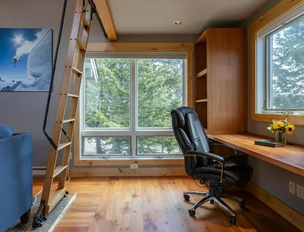 JHRL - Spacious 5 bedroom home a short walk to the base of Jackson Hole Mountain Resort hotel detail image 2