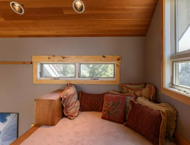 JHRL - Spacious 5 bedroom home a short walk to the base of Jackson Hole Mountain Resort hotel detail image 3