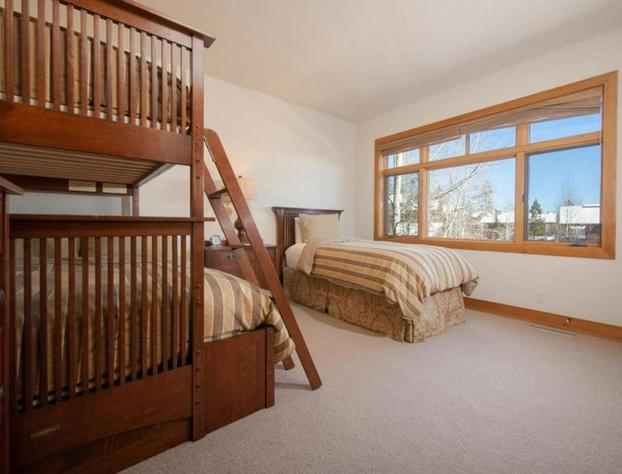 JHRL - Granite Ridge Lodge 12 - Lovely ski in ski out luxury townhome hotel detail image 4