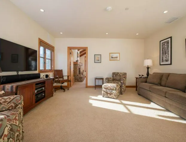 JHRL - Granite Ridge Lodge 12 - Lovely ski in ski out luxury townhome hotel detail image 4