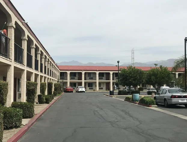 Howard Johnson by Wyndham Azusa hotel detail image 4