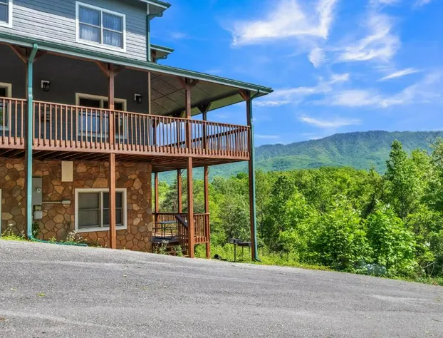 Heavenly Views lodge apts hotel detail image 1