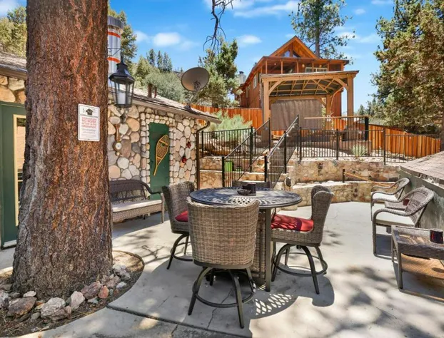 2031-Fox Lodge home hotel detail image 1