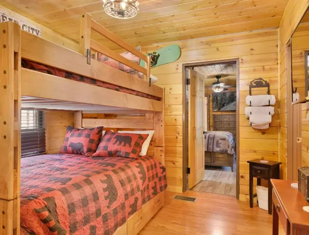 2031-Fox Lodge home hotel detail image 3