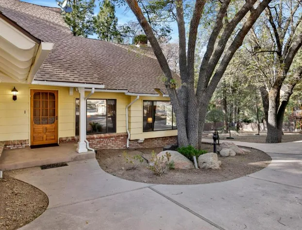 2030-Bearfoot Lodge home hotel detail image 2