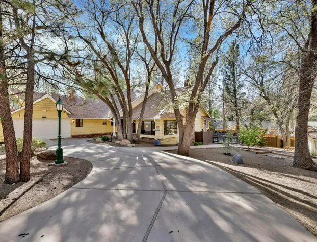 2030-Bearfoot Lodge home hotel detail image 4