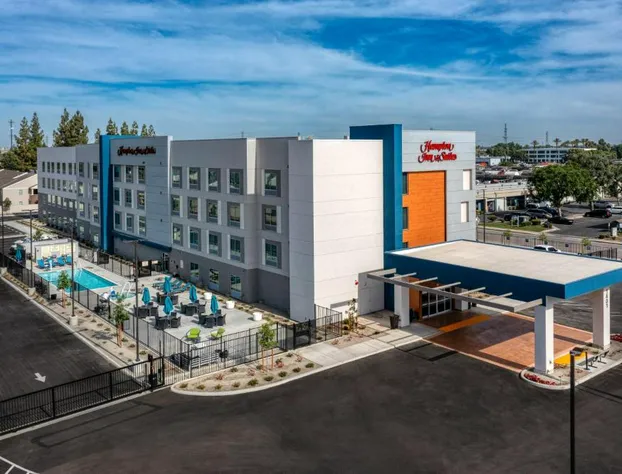 Hampton Inn & Suites Bakersfield Central hotel detail image 3