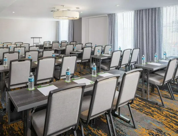 DoubleTree by Hilton Miami North I-95 hotel detail image 3