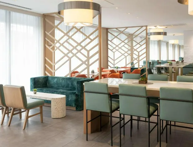 DoubleTree by Hilton Miami North I-95 hotel detail image 4