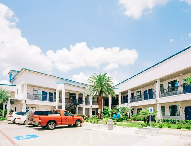 Palace Inn Blue I-45 & College Ave hotel detail image 1