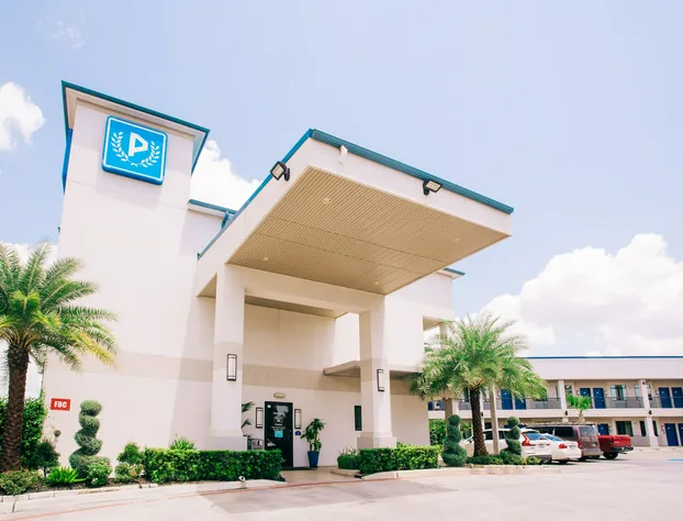 Palace Inn Blue I-45 & College Ave hotel detail image 4