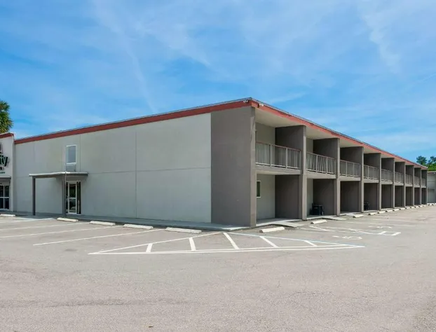 Quality Suites Wildwood - The Villages hotel detail image 3