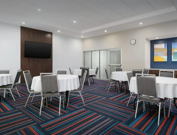 Hampton Inn & Suites Naples South hotel detail image 3