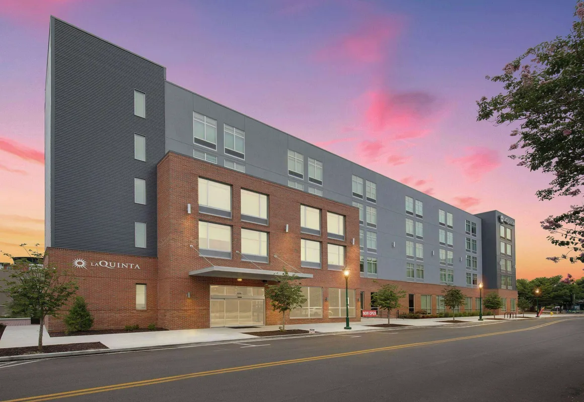 La Quinta Inn & Suites by Wyndham Chattanooga Downtown/South hotel hero