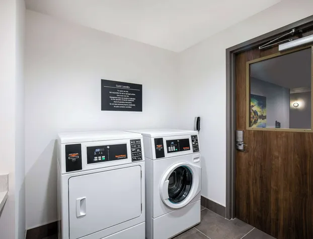 La Quinta Inn & Suites by Wyndham Chattanooga Downtown/South hotel detail image 3