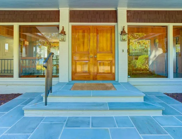 Stunning retreat Carter's Creek close to Tides Inn hotel detail image 3