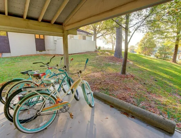 Stunning retreat Carter's Creek close to Tides Inn hotel detail image 4