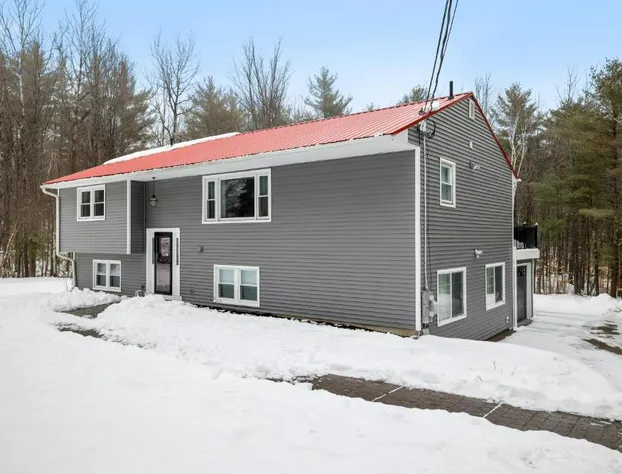 Quiet Gilford Home with Hot tub - Winnipesaukee! hotel detail image 1