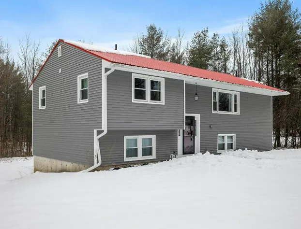 Quiet Gilford Home with Hot tub - Winnipesaukee! hotel detail image 2