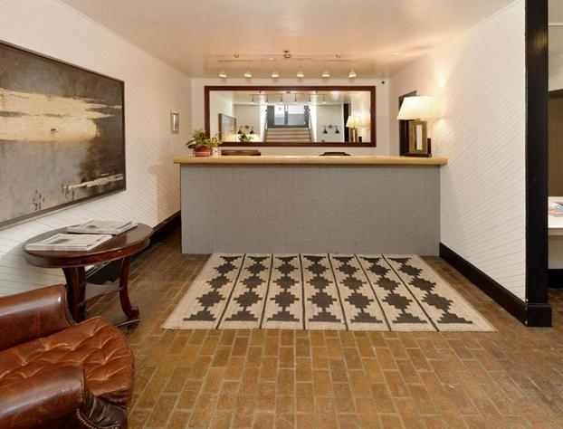 Independence Square 300 Nice Hotel Room with Great Views Location & Rooftop Hot Tub! hotel detail image 2