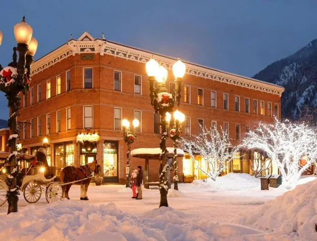 Independence Square 300 Nice Hotel Room with Great Views Location & Rooftop Hot Tub! hotel detail image 1