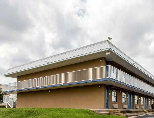 Econo Lodge hotel detail image 4