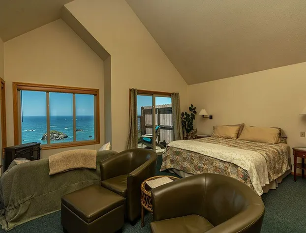 Turtle Rocks Oceanfront Inn hotel detail image 1